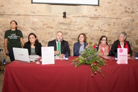Susana López Abella y Odilo Martiñá participaron en la inauguración de la ornada de Emprendedoras da Ribeira Baixa do Anllóns, en la Fundación Eduardo Pondal
