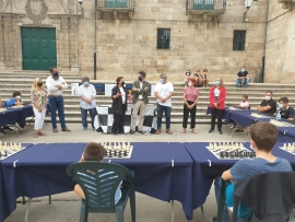 López Abella e Arias asisten á exhibición de xadrez ‘Taboleiro pola igualdade’, impulsada no marco do programa ‘O Teu Xacobeo’
