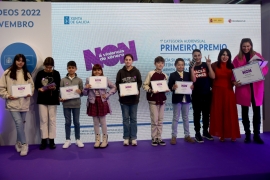  Lorenzana entrega los premios a los centros escolares reconocidos en el certamen gráfico y audiovisual convocado por la Xunta por el 25-N