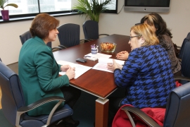 La secretaria general de la Igualdad, Susana López Abella, se reunió hoy con la presidenta de la Federación de Libreros de Galicia, Pilar Rodríguez Álvarez 