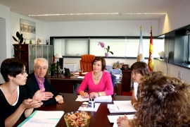 Encuentro de la secretaria general de la igualdad con el alcalde de Valga, José Bello Maneiro, y técnicas del CIM del municipio