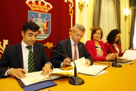 O vicepresidente da Xunta, Alfonso Rueda e o alcalde de Ferrol, Jose Manuel Rey Varela, renovaron hoxe a colaboración entre a Xunta e o Concello para o mantemento da casa de acollida da cidade