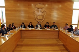 La secretaria general de la Igualdad, Susana López Abella, asistió a la constitución de la mesa local de coordinación contra la violencia del Ayuntamiento de Muros