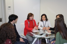 A secretaria xeral da Igualdade, Susana López Abella, mantivo unha xornada de traballo con representantes do Colexio Oficial de Psicoloxía de Galicia para abordar a súa colaboración na atención psicolóxica a mulleres vítimas de violencia de xénero.