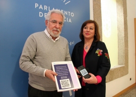 La secretaria xeral da Igualdade, Susana López Abella, entregó hoy al presidente del Parlamento de Galicia, Miguel Santalices, el Informe anual