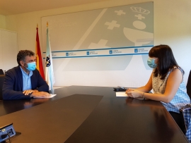 A nova conselleira de Emprego e Igualdade inicia os contactos cos axentes sociais galegos